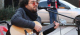 Elazığ'da engelli vatandaşlardan sokakta müzik dinletisi