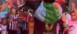 Elazığspor şampiyonluk kutlamalarında Filistin ve Doğu Türkistan'ı unutmadı
